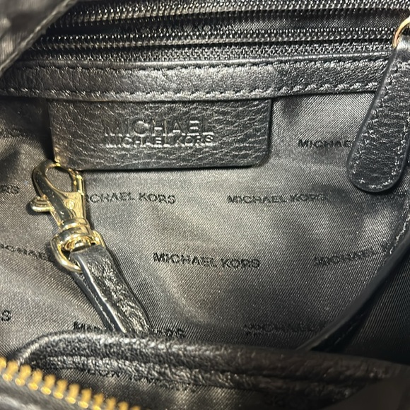 Michael Michael Kors pebbled leather with gold hardware crossbody shoulder bag - Picture 14 of 16